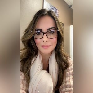 Meet your Posher, Ana